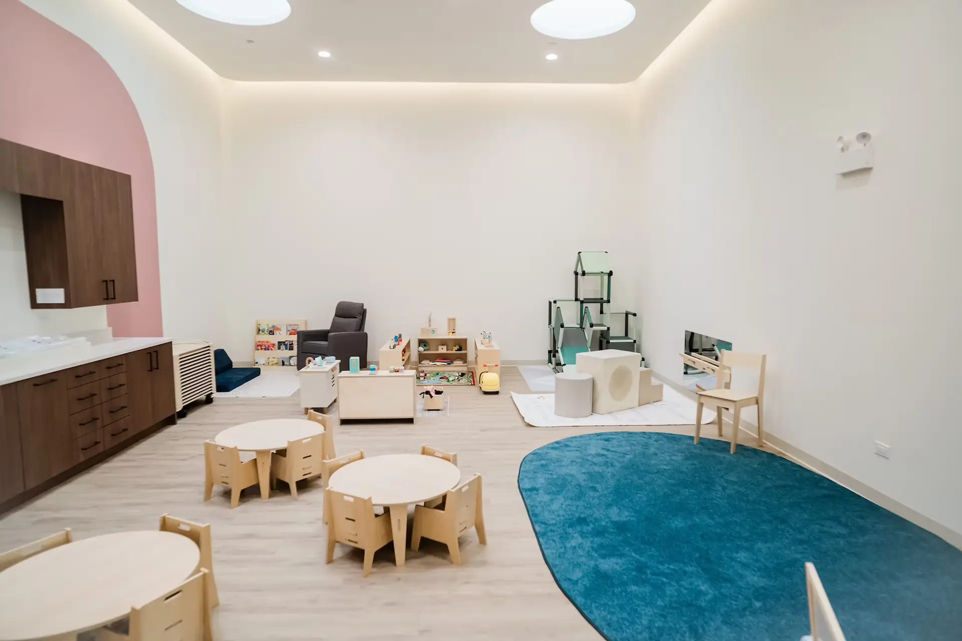 BARNETTE ACADEMY - CLASSROOMS - WOBBLER - 1