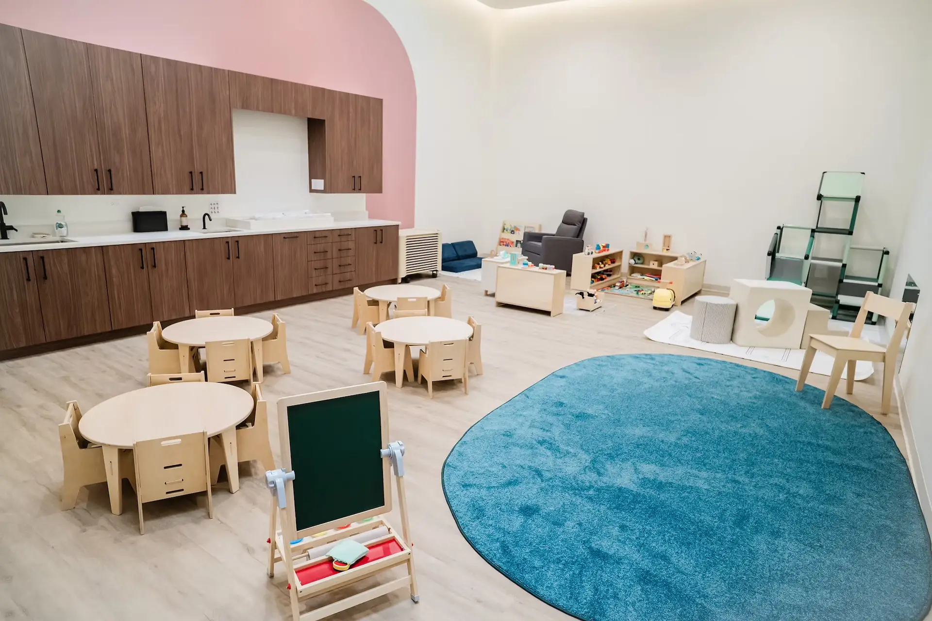 BARNETTE ACADEMY - CLASSROOMS - WOBBLER - 3