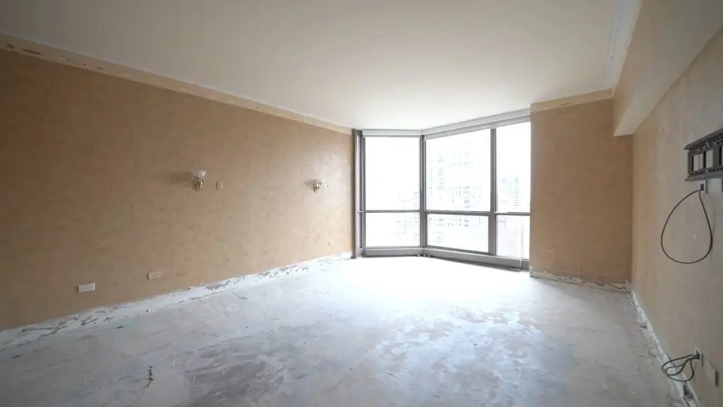 imgi 54 21 E Huron FULL JUNE 29 00 02 09 218